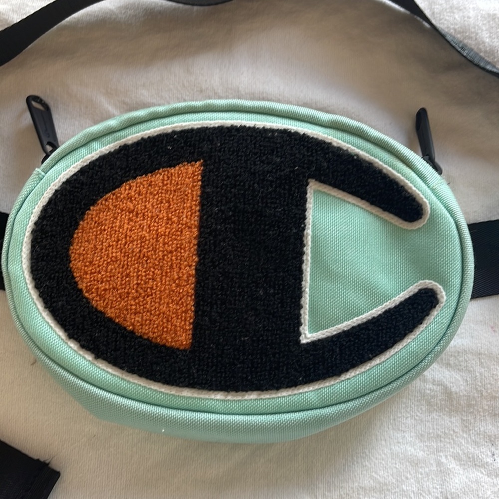 Adjustable Champion Prime sling bag mint